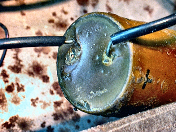Broken cap lead