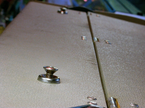 2 Bottom Screws