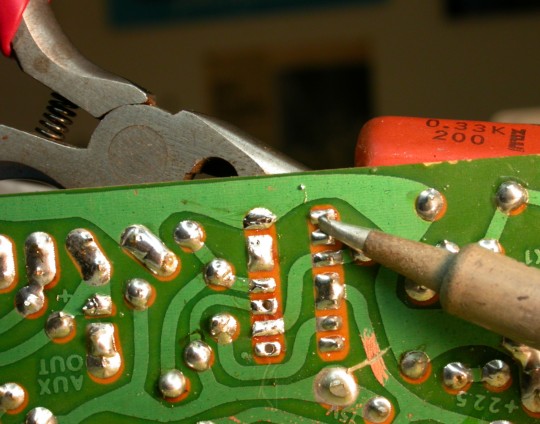 Pulling out IC pins