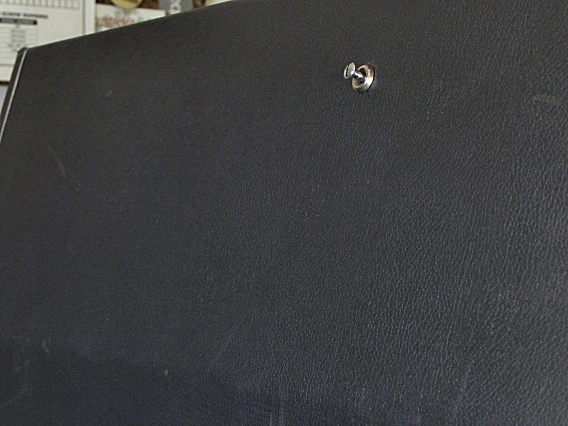 Bottom Screw