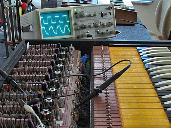 Vox Continental Square and Sawtooth Waveforms