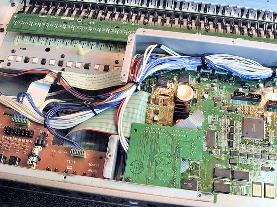 Cabling Inside a MOTIF Keyboard